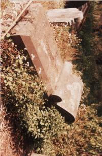 Gravestone of William Boardman Walter Jones